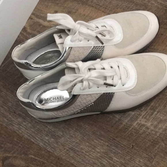 Shoes - Picture 1 of 4